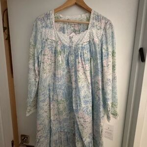 Brand new Eileen West nightgown size medium
